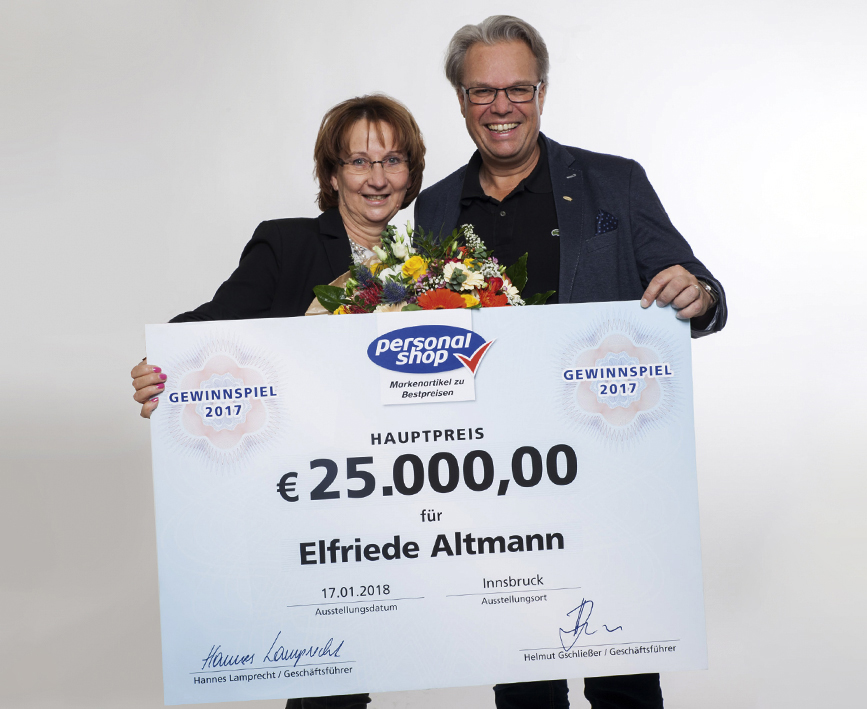 2017: Frau Altmann freut sich über 25.000 Euro in Bar